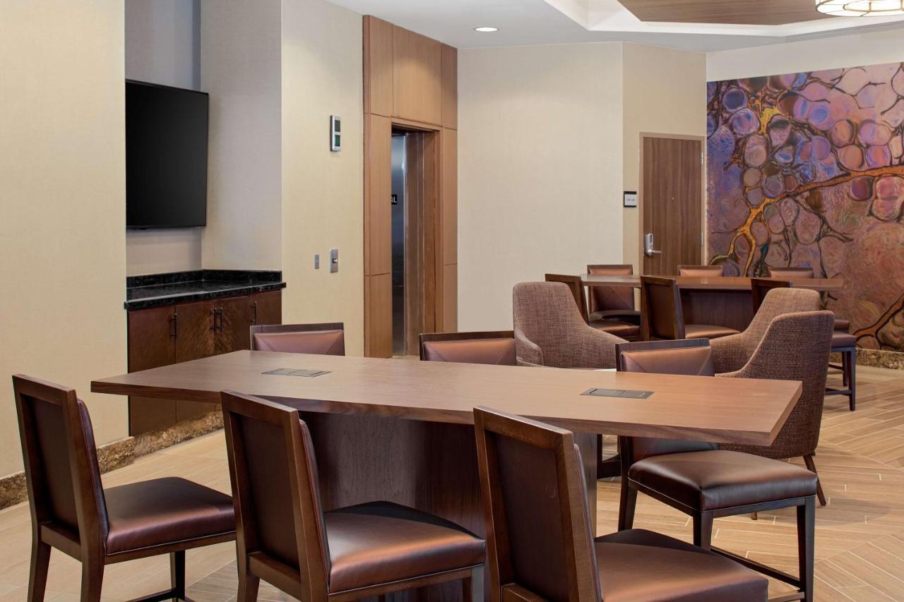 Doubletree By Hilton Irvine Spectrum Екстер'єр фото