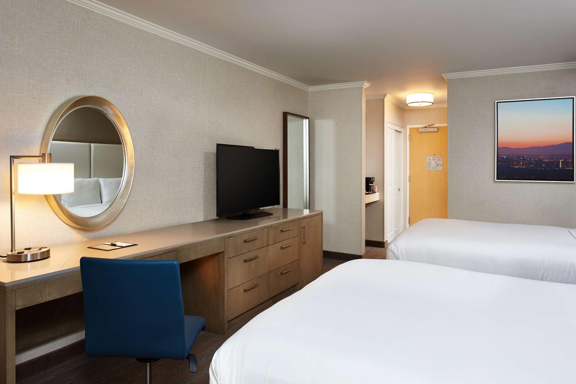 Doubletree By Hilton Irvine Spectrum Екстер'єр фото