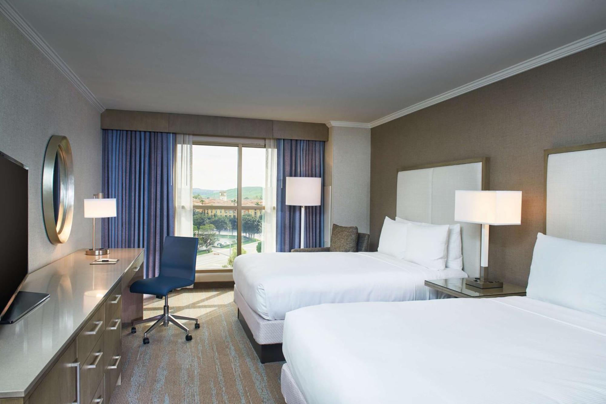 Doubletree By Hilton Irvine Spectrum Екстер'єр фото