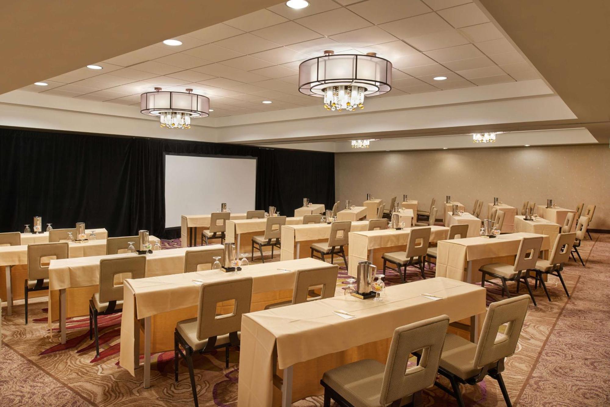 Doubletree By Hilton Irvine Spectrum Екстер'єр фото