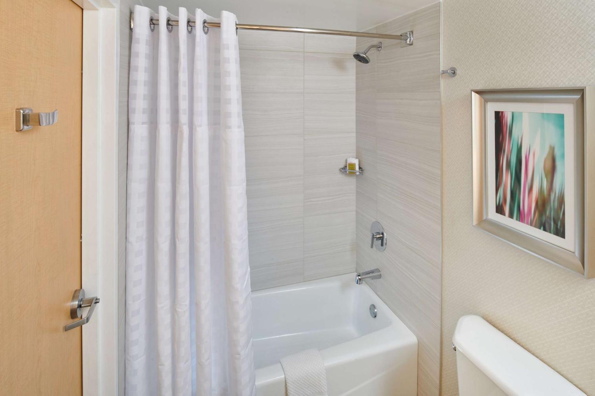 Doubletree By Hilton Irvine Spectrum Екстер'єр фото