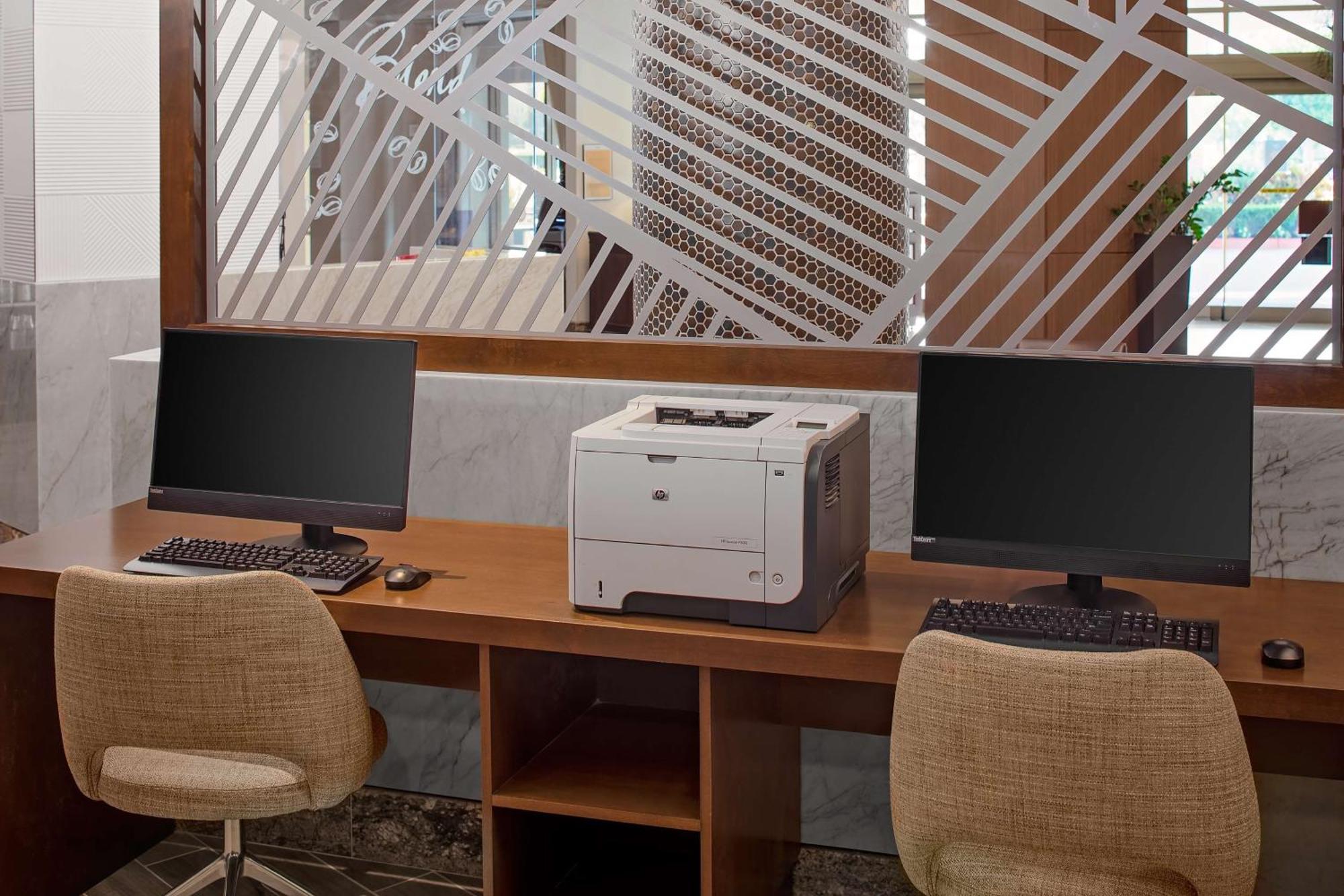 Doubletree By Hilton Irvine Spectrum Екстер'єр фото