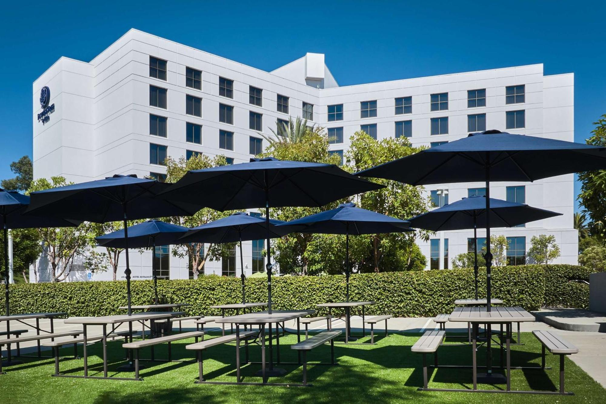 Doubletree By Hilton Irvine Spectrum Екстер'єр фото
