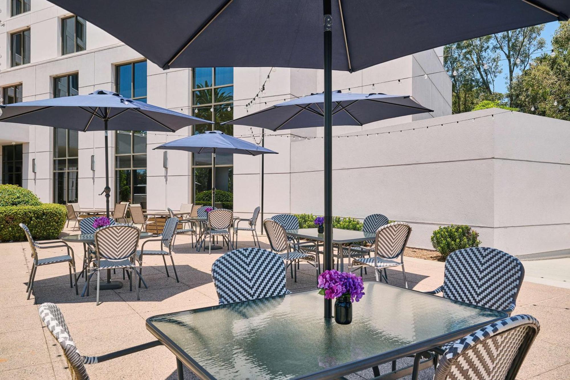 Doubletree By Hilton Irvine Spectrum Екстер'єр фото