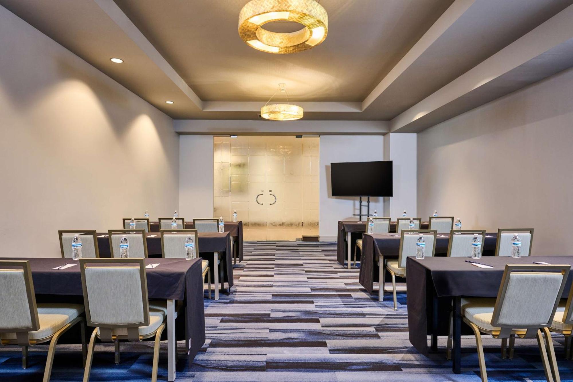 Doubletree By Hilton Irvine Spectrum Екстер'єр фото