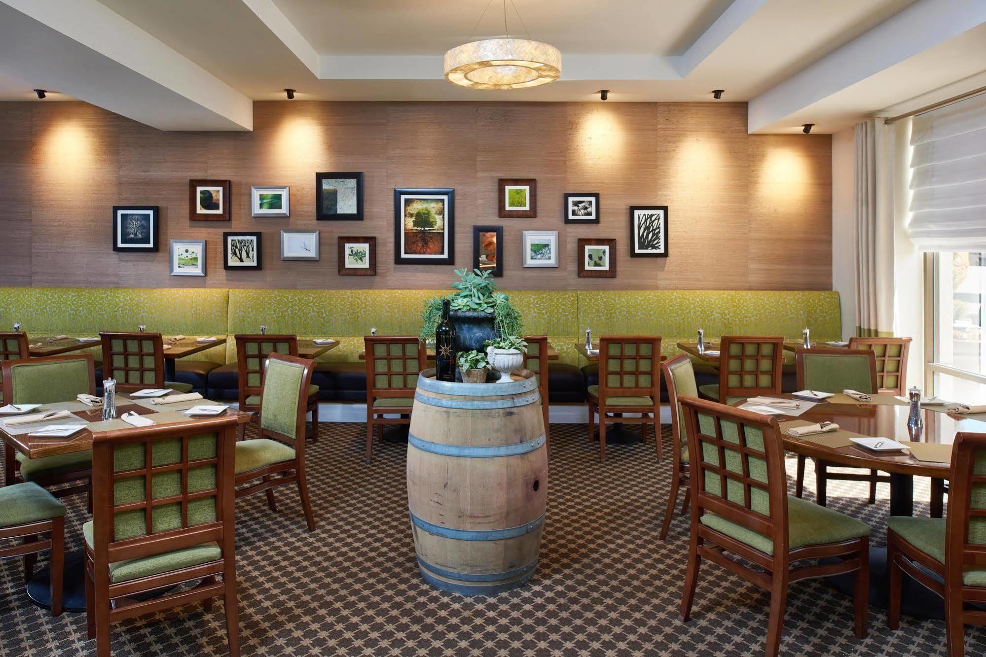 Doubletree By Hilton Irvine Spectrum Екстер'єр фото
